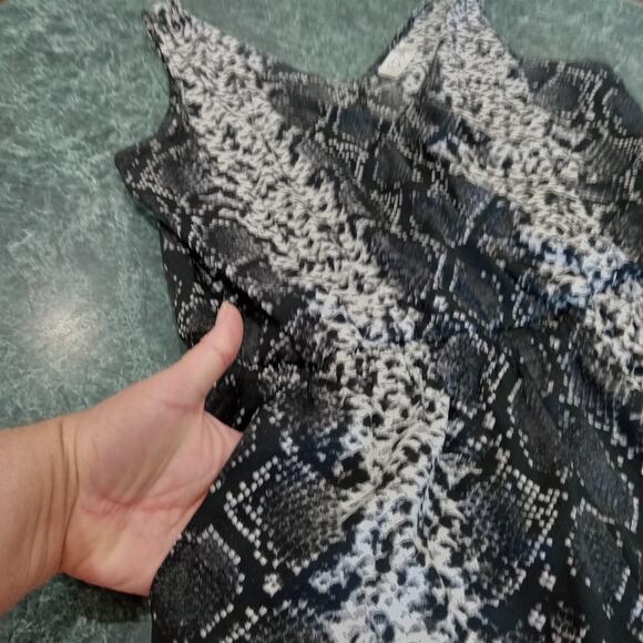 RD Style Animal Print Snake Sleeveless V Neck Romper Pockets Black White Gray - Picture 4 of 13